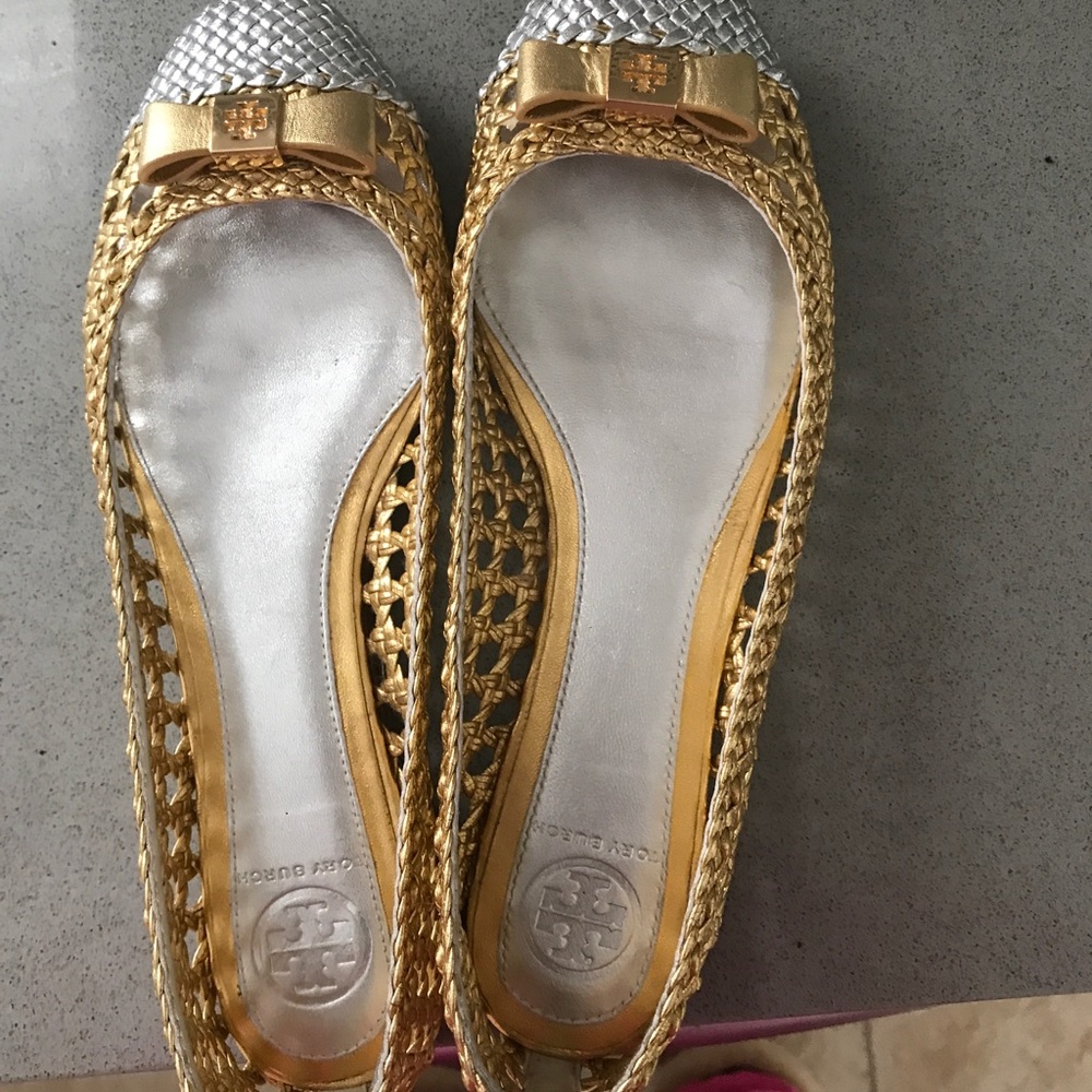 Tory burch shoes!! It isn't my size